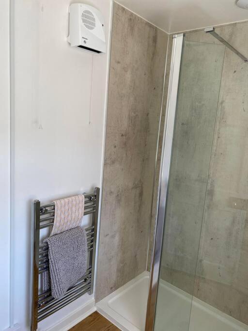 2 Bedroom House Overlooking Pierowall Bay, Westray Exteriör bild