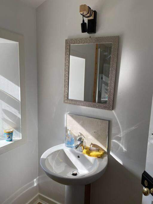 2 Bedroom House Overlooking Pierowall Bay, Westray Exteriör bild