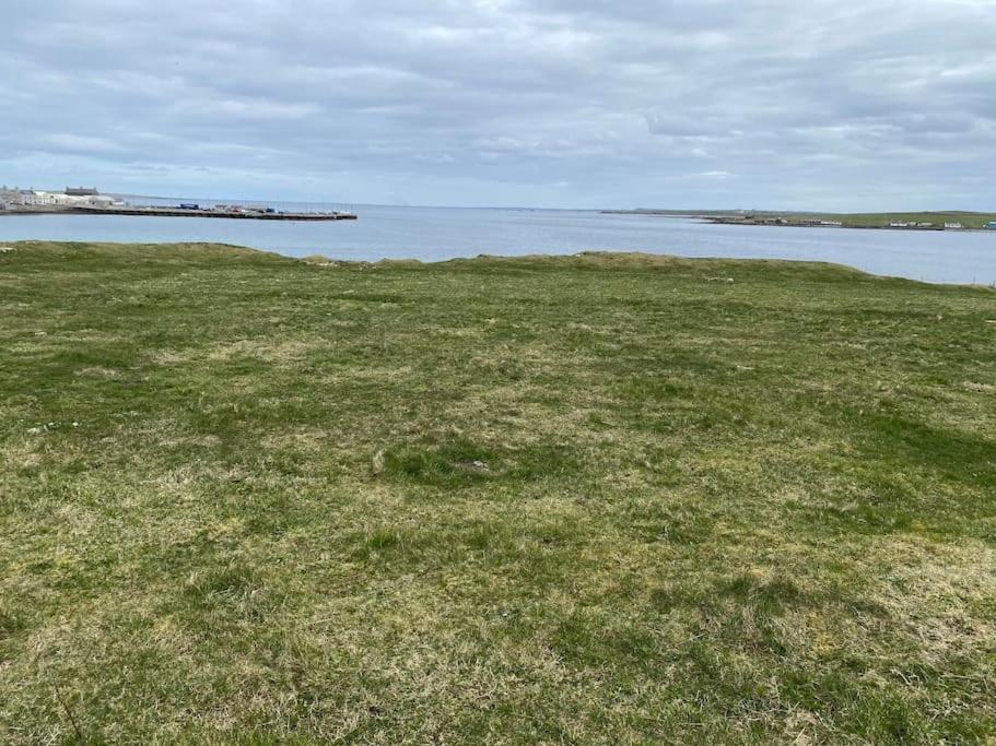 2 Bedroom House Overlooking Pierowall Bay, Westray Exteriör bild