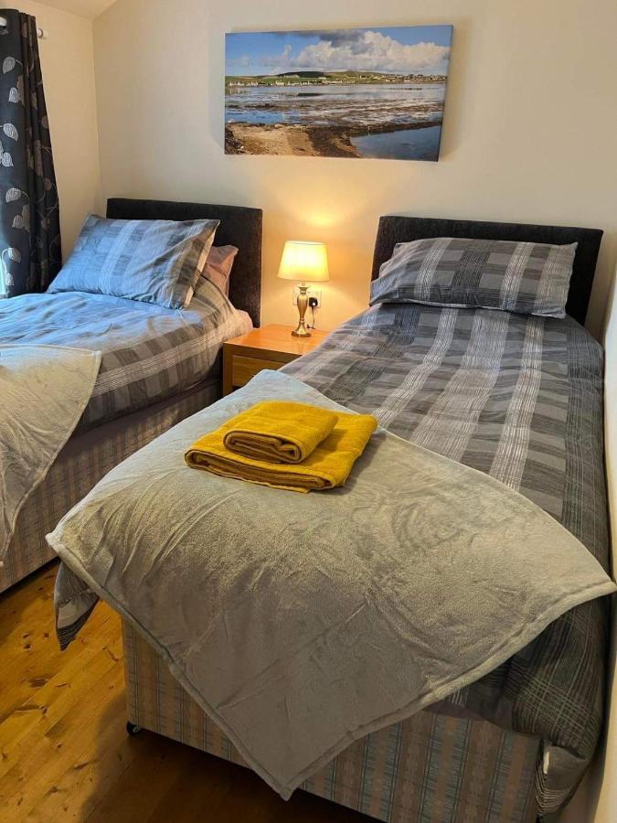 2 Bedroom House Overlooking Pierowall Bay, Westray Exteriör bild
