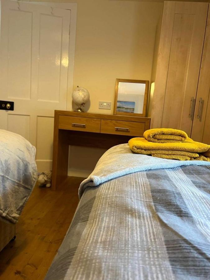 2 Bedroom House Overlooking Pierowall Bay, Westray Exteriör bild