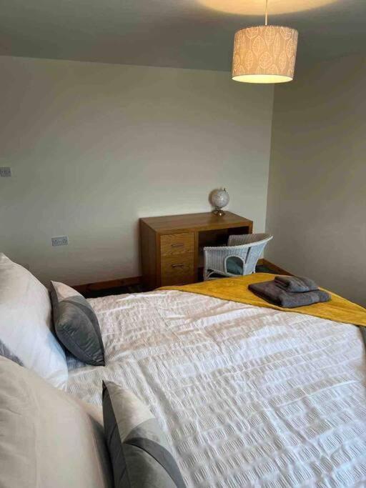2 Bedroom House Overlooking Pierowall Bay, Westray Exteriör bild