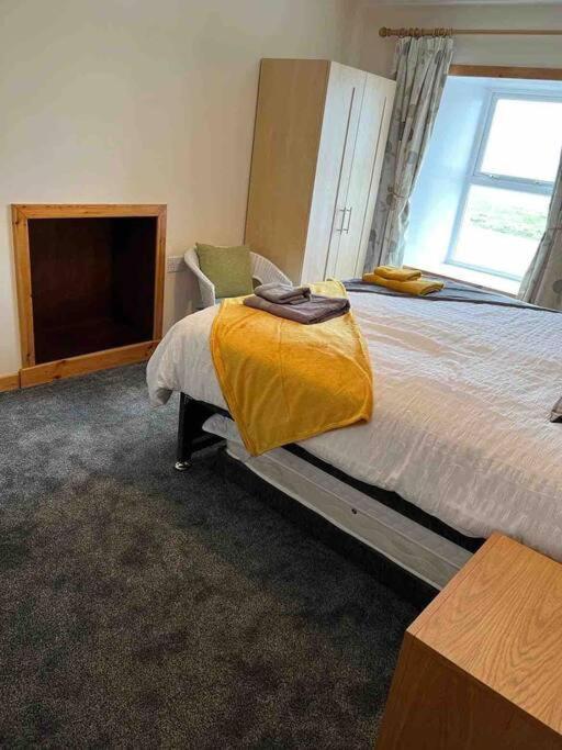 2 Bedroom House Overlooking Pierowall Bay, Westray Exteriör bild