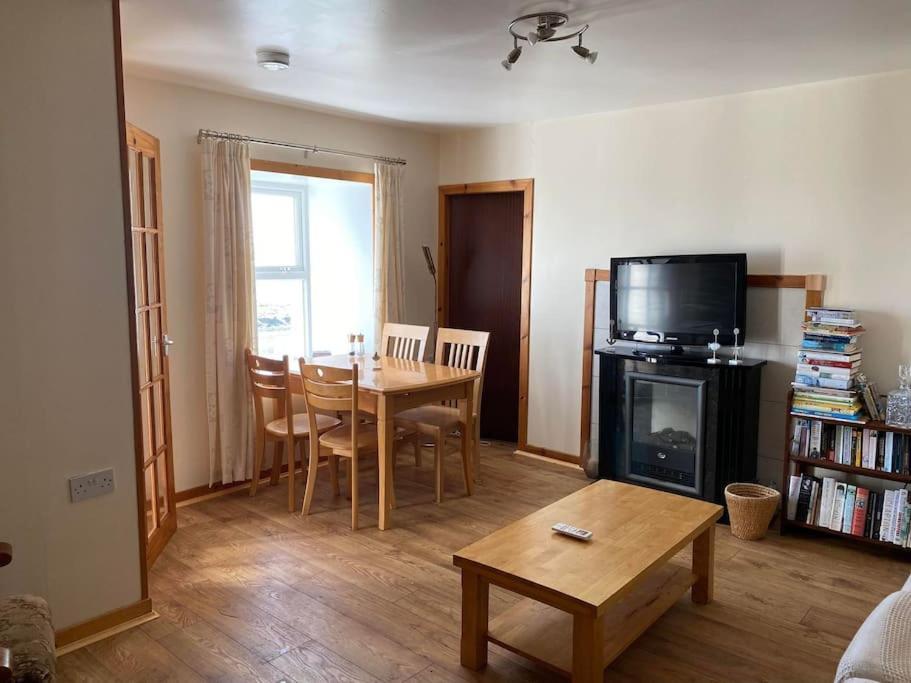 2 Bedroom House Overlooking Pierowall Bay, Westray Exteriör bild